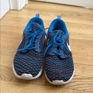 Nike Roshe Run Flyknit Sneakers